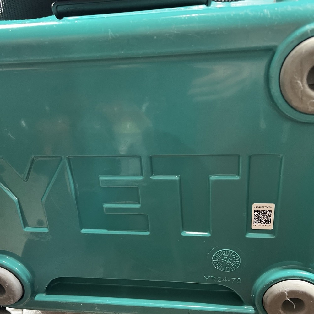 YETI Roadie 24 Cooler Aquifer Blue Discontinued Color - Picture 7 of 8